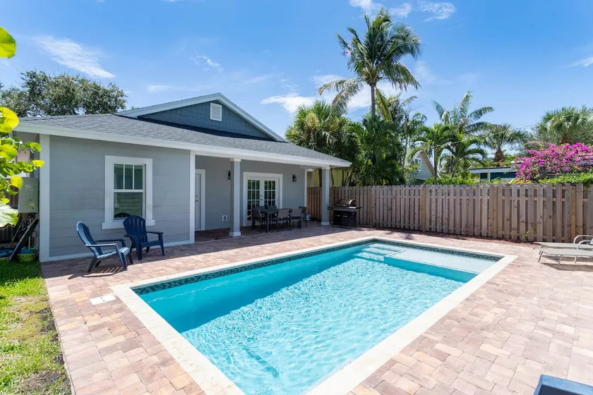 Stunning 4BR 3BA Cottage Heated Pool 5 Min to Beach - Image 1