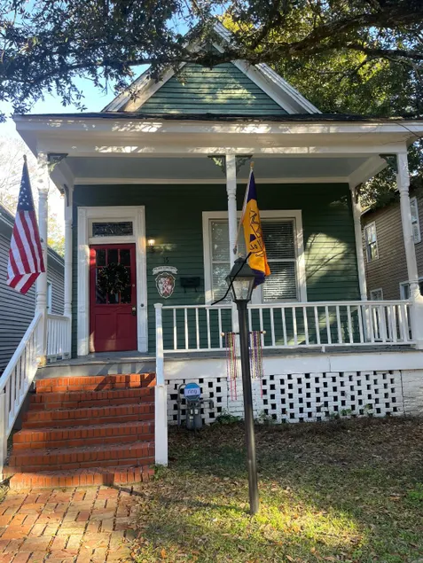 Julia midtown Mobile Mardi Gras Shotgun cottage - Image 1