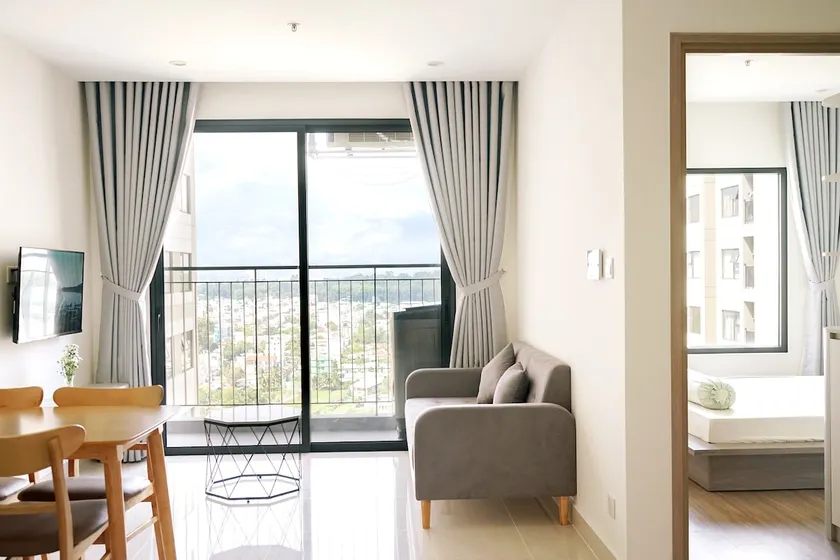 FreePool GreenView FullyFurnished 1BR+Apt Vinhomes - Image 1