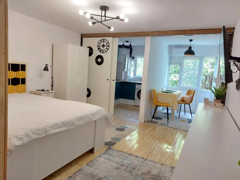 Studio 22 - Image 1