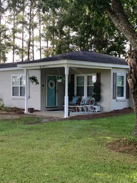 Cozy Cottage in the Pines - Image 1