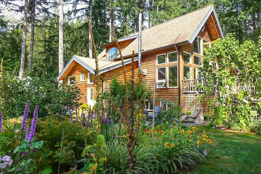Forest & Forage House: Finnish wood-fired sauna - Image 1
