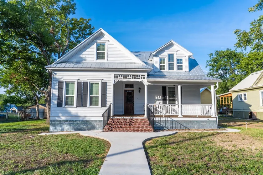 Zelesky House-Renovated Historical Home - Image 1