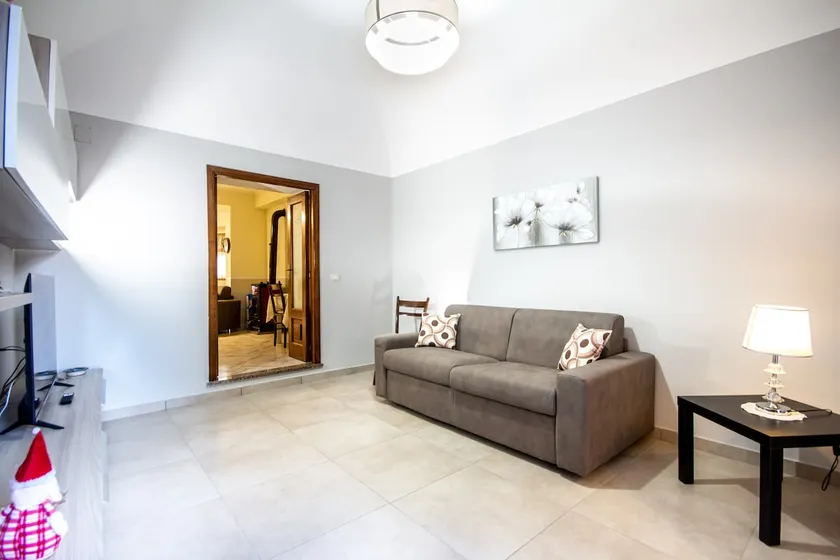 Etna Sunshine Apartments - Image 1