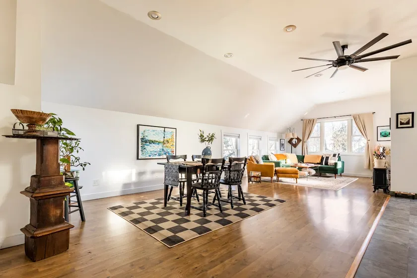 Hyde Away | Spacious funky loft w/ parking & tub - Image 1