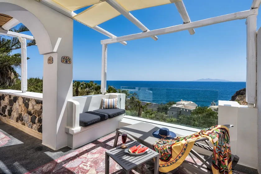 Private Suite with Sea View - Image 1
