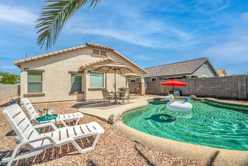 Cute & Cozy 3-bedroom with Pool - Image 1