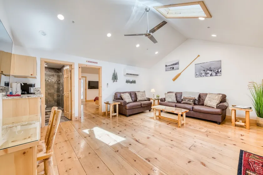 #4 Cottage Like Suite with Private Hot Tub - Image 1