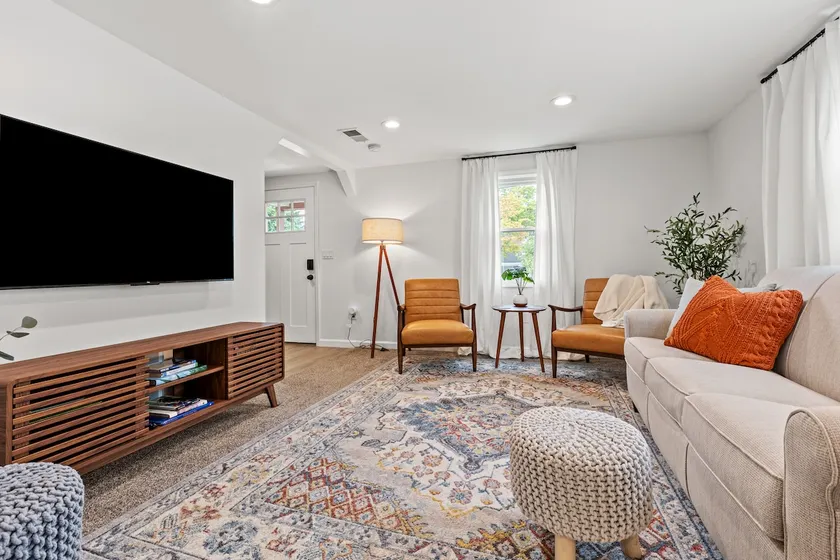 Stylish Bluegrass Cottage 7 min to Ark - Fire Pit! - Image 1