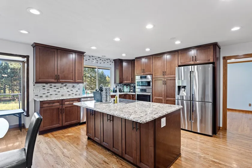 Large Home on 2acres In the City - Image 1