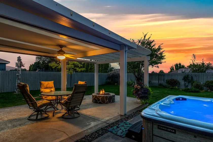 Sunny & Serene! 3BR W/ Hot Tub, Fire Pit, King Bed - Image 1