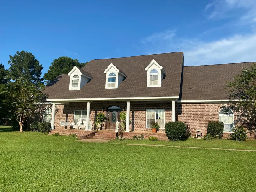 Southern comfort home with pool - Image 1