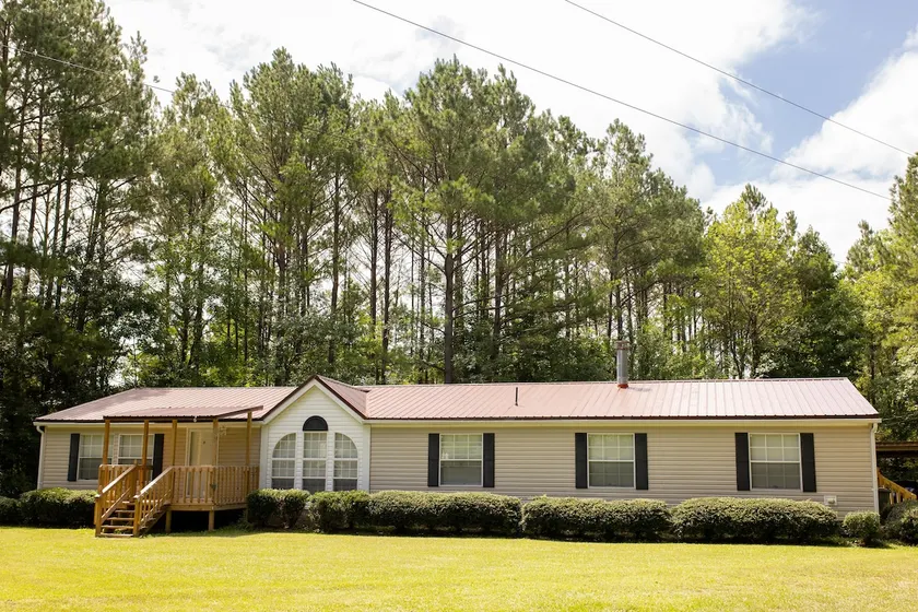 Quiet country living in a newly remodeled mobile home on 1.5 acres - 7 mi to MSU - Image 1