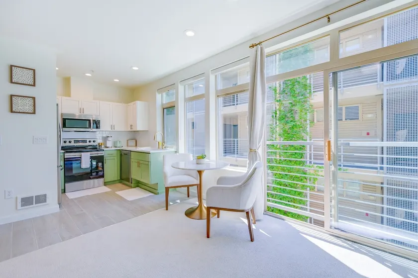 1BR w/ queen bed & free parking - Image 1