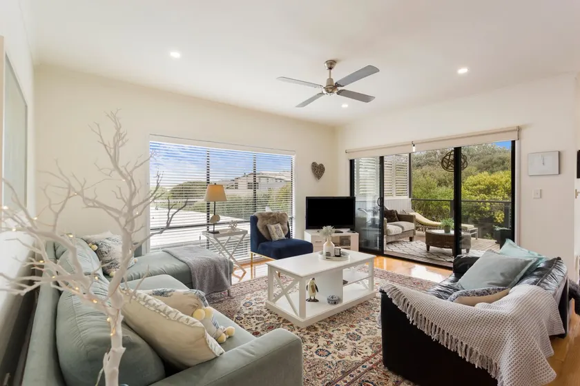 Serene Modern Beach Escape 3 Bed 2 Bath - Image 1