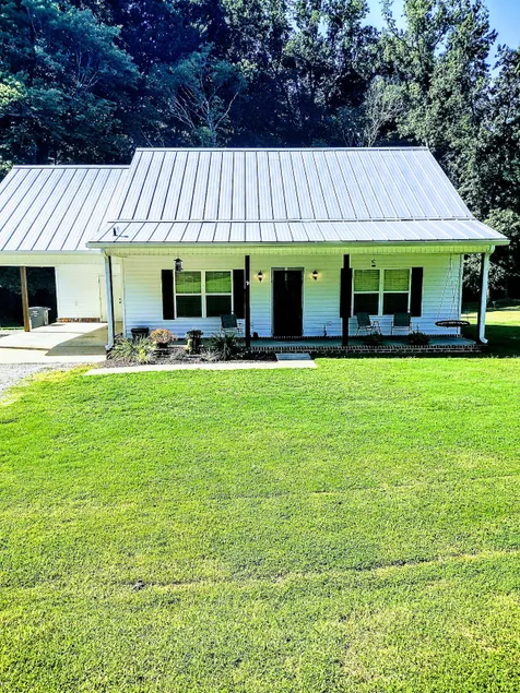 ”Countryside Livin”- Porch Swing w/ King Beds - Image 1