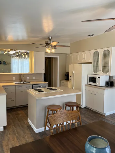 2-bdrm home, quiet neighborhood, no cleaning fee - Image 1
