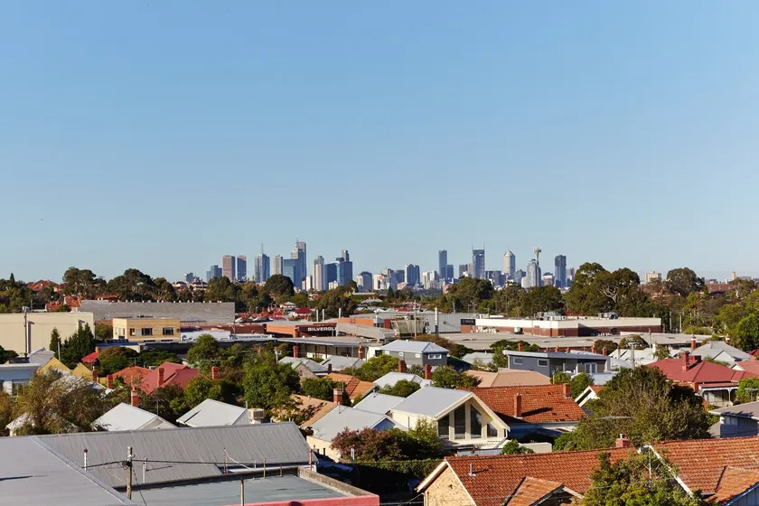 Highview on High St - A Balcony Haven in Northcote - Image 1