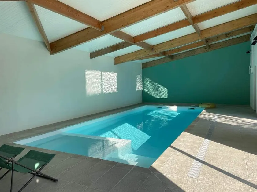 Beautiful villa with indoor pool - Image 1