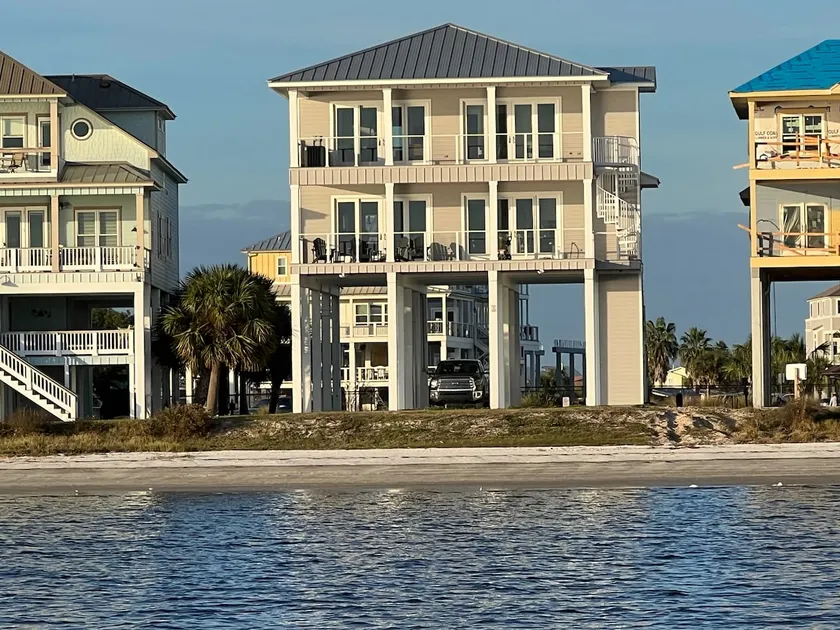SandyFeet Beach House Retreat IG sandyfeet_retreat - Image 1