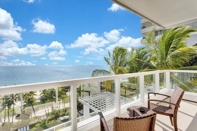 New Listing - Gorgeous Fontainebleau Sorrento 1BR - Image 1