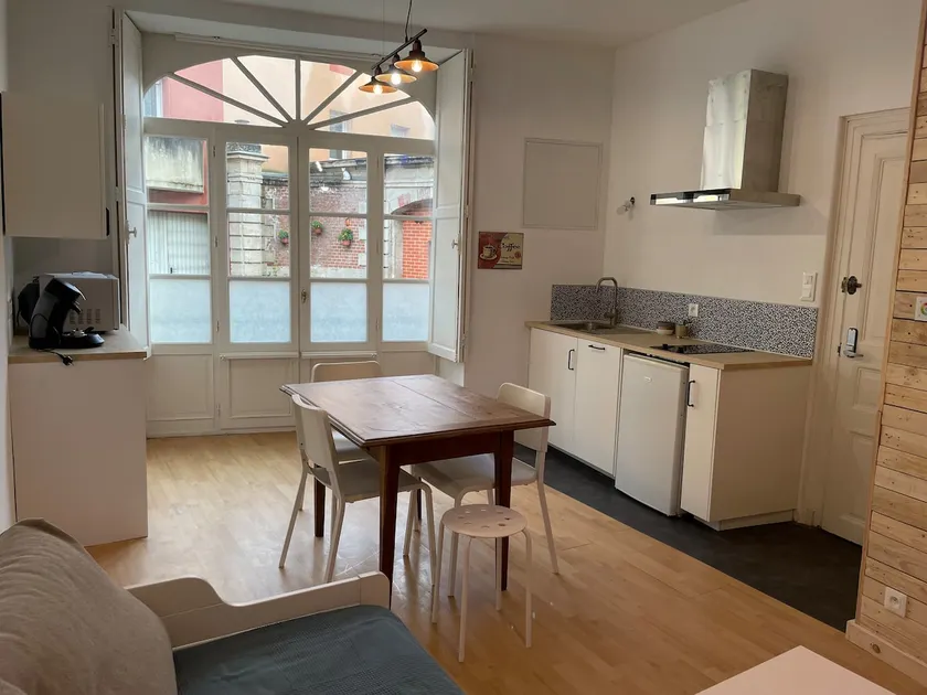 2-room apartment Rated 2 * * - Image 1