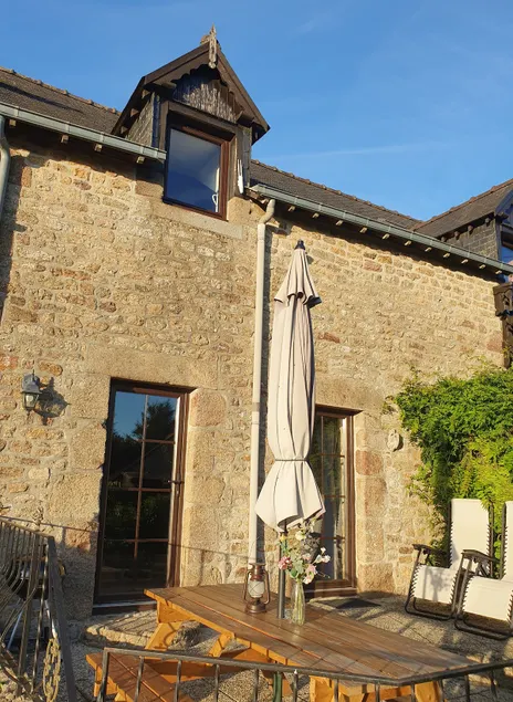 Beautiful rural cottage with garden views HIR - Image 1