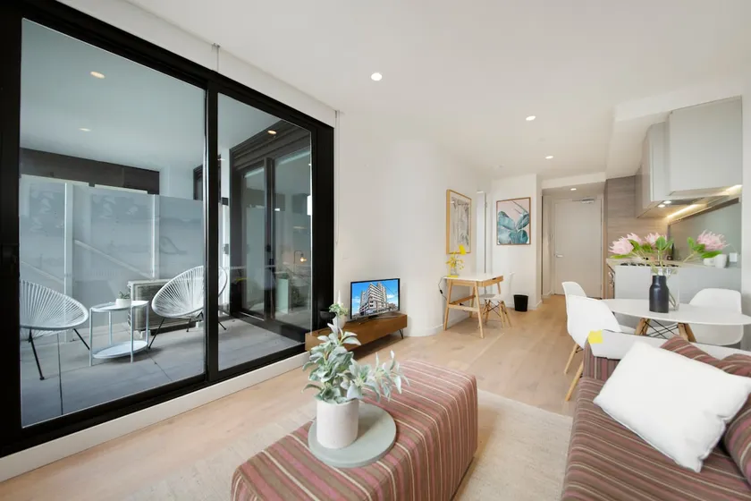 Cool and Contemporary on the City Edge - Image 1
