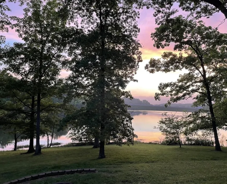 Lakehouse Hot tub & pool near Ark Encounter - Image 1