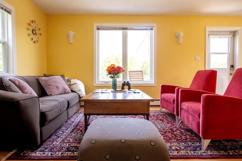 Central and stylish oasis with high-speed internet - Image 1