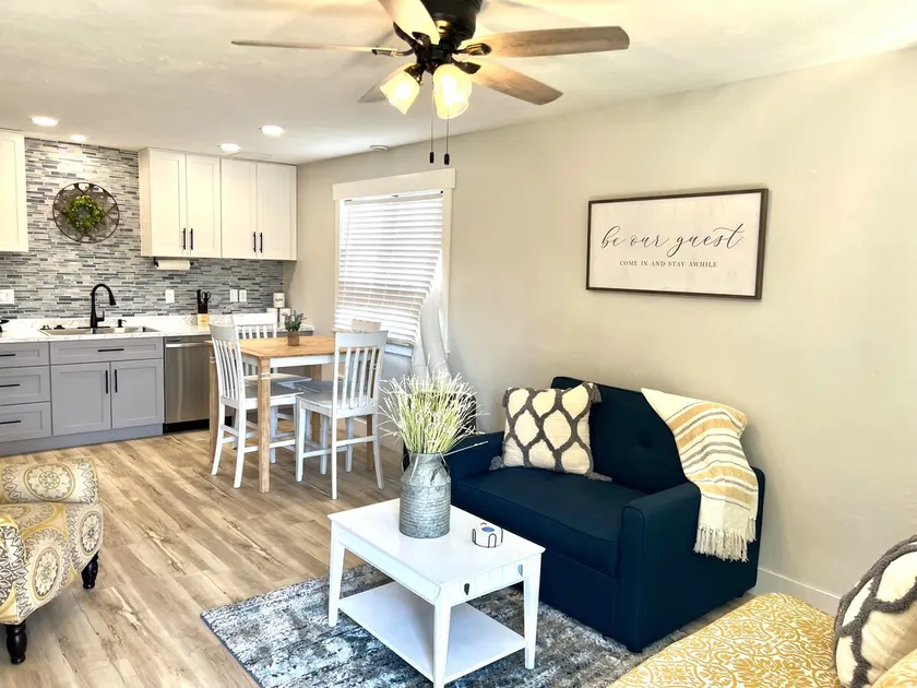 Heritage Suites - Fresh 1 bedroom 1 bath Suite - Image 1