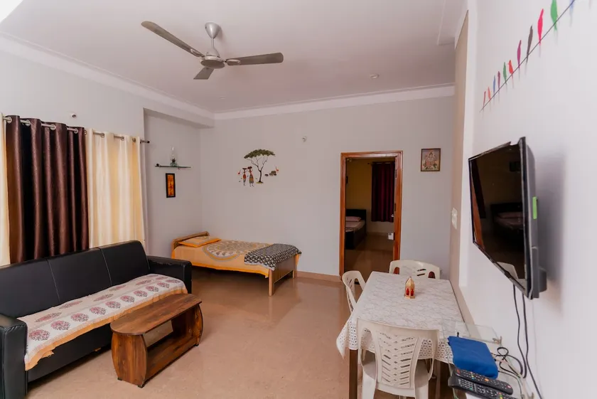 Family & Pet-Friendly Pvt Two Bed Flat(Story Stay) - Image 1