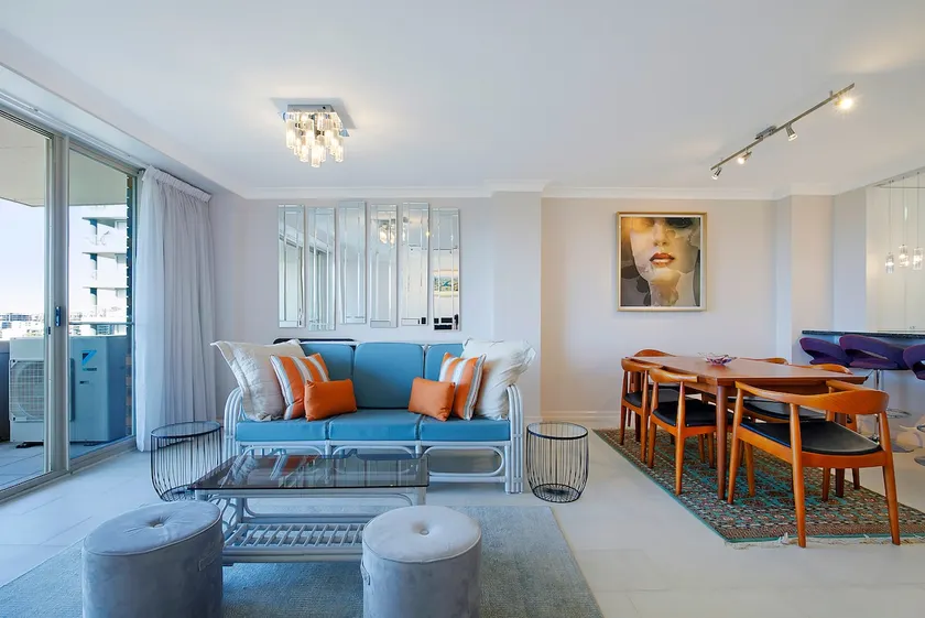 'Riverside Terrace' Inner-city Retro-chic with Pool - Image 1