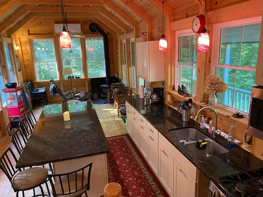 Charming 3 bedroom cottage on Notched Pond - Image 1