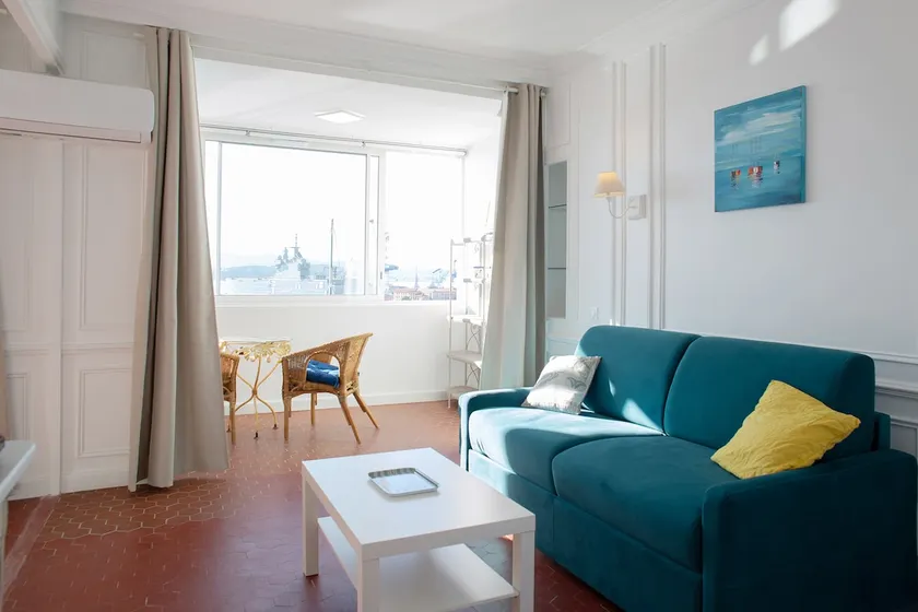 Apartment on the harbor, with elevator, air-conditioned - Image 1
