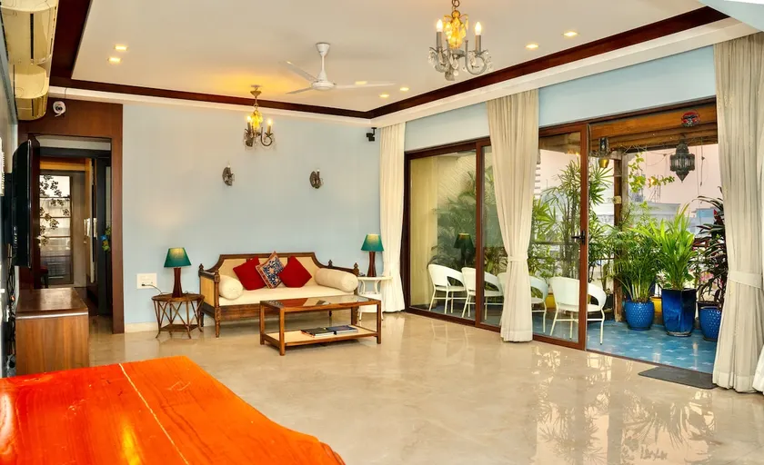 Plush 2 bedroom apartment in the heart of Bandra - Image 1