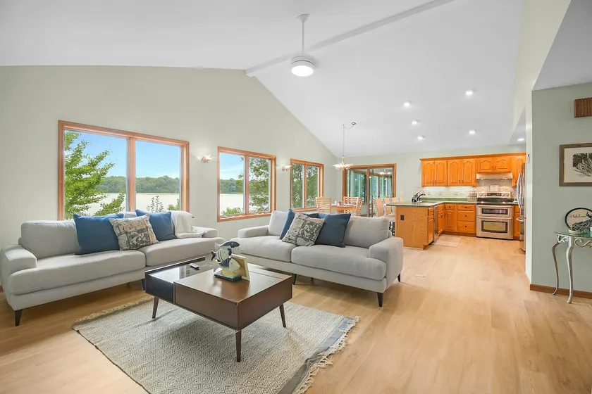 Spacious BTFL Lakefront Retreat +private pier - Image 1