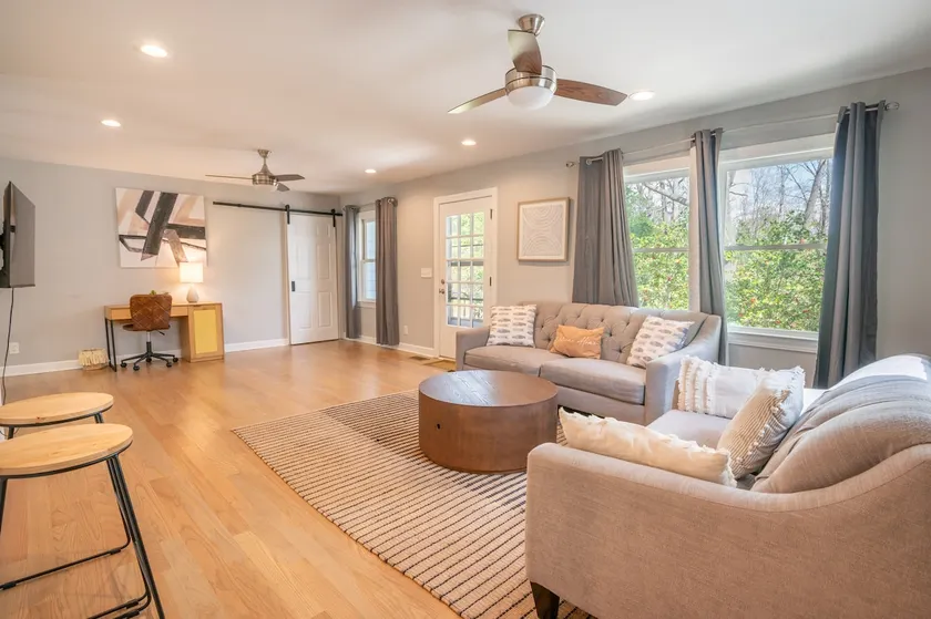 The Hume Estate. Modern 4br Home + Lovely Yard! - Image 1