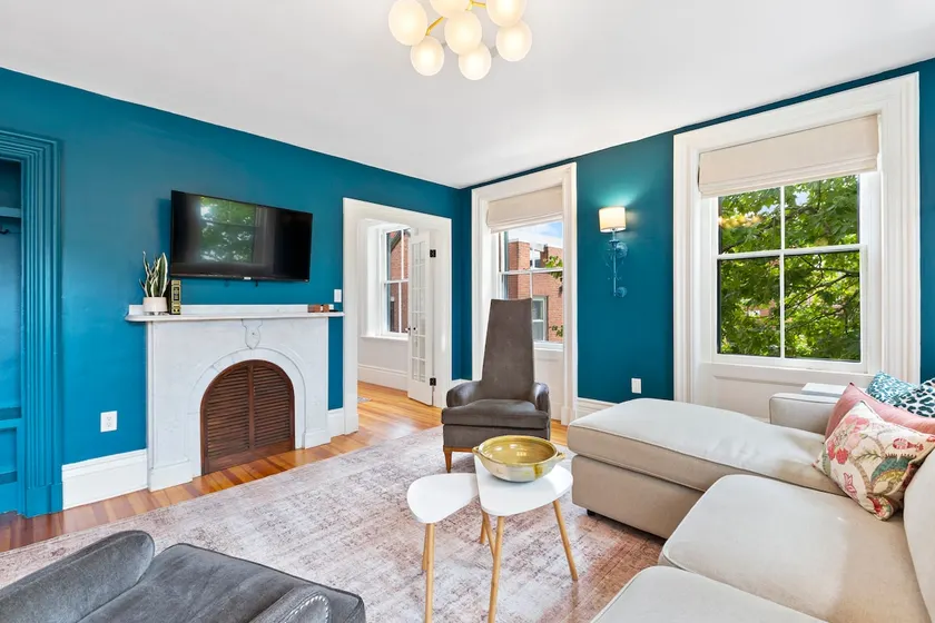 Downtown beautiful renovation with parking - Image 1