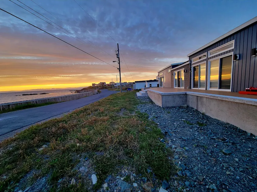 Stunning Oceanfront Oasis - Image 1