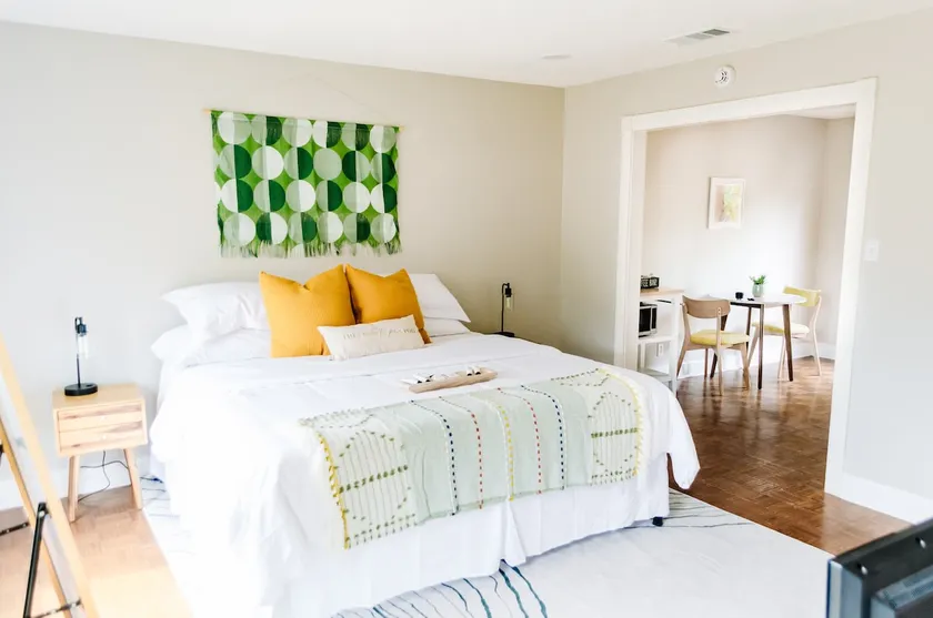 The Sweet Pea Pod- 1BD/1BA w/ private entrance - Image 1