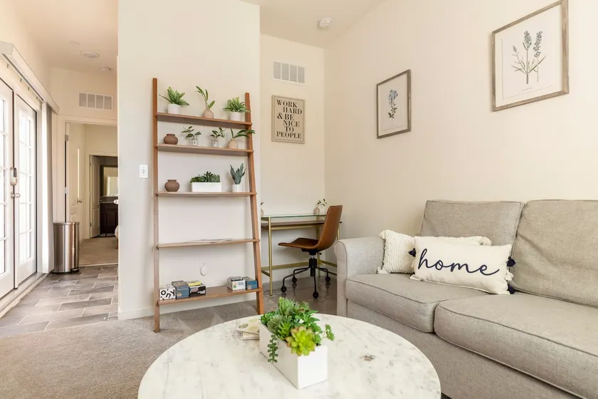 Stylish/quintessential 1 bd guest house - Merced - Image 1