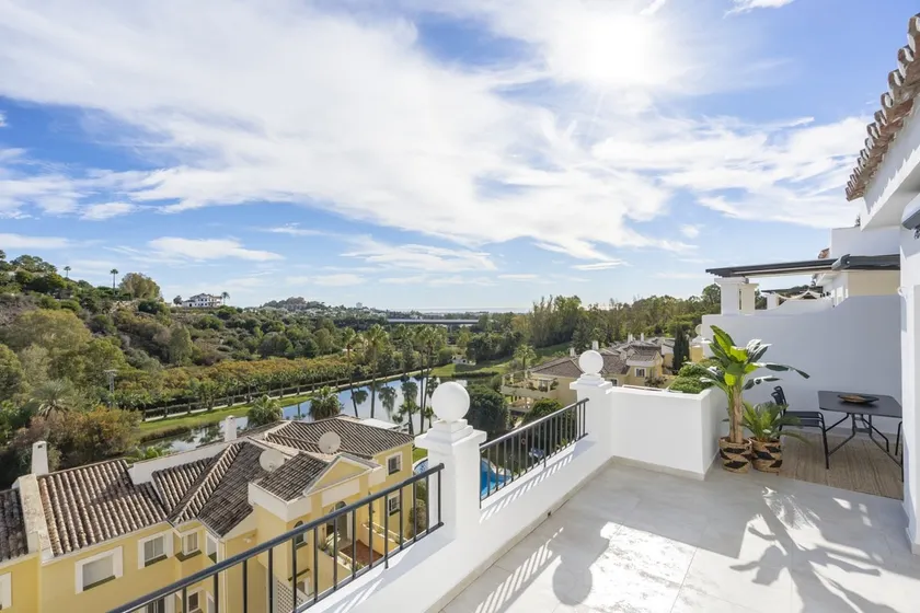Sunny 3BDR penthouse @Benahavis golf area - Image 1