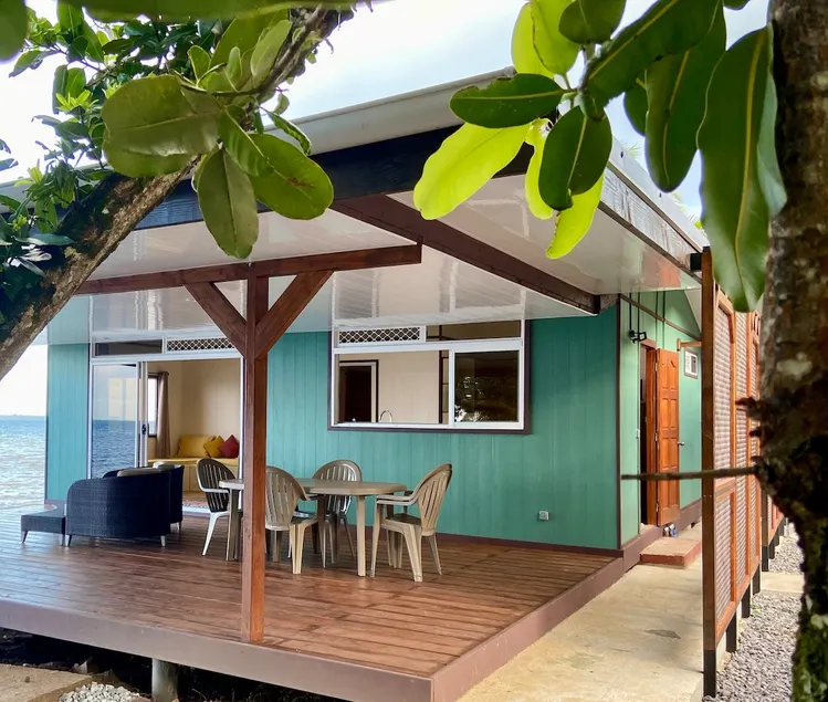 ”Fare Naki Nui” house by the water - Image 1