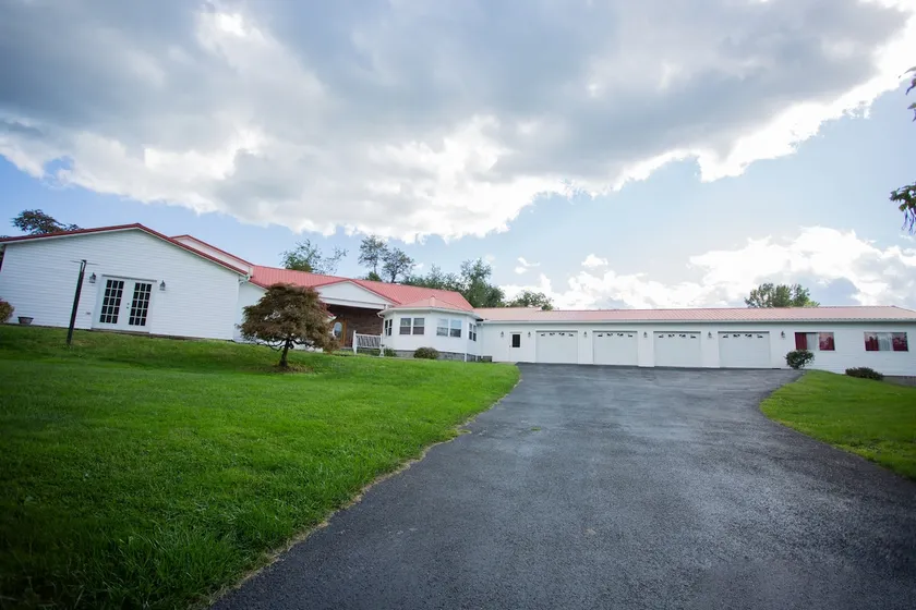 Spacious Home for Family & Special Gatherings - Image 1