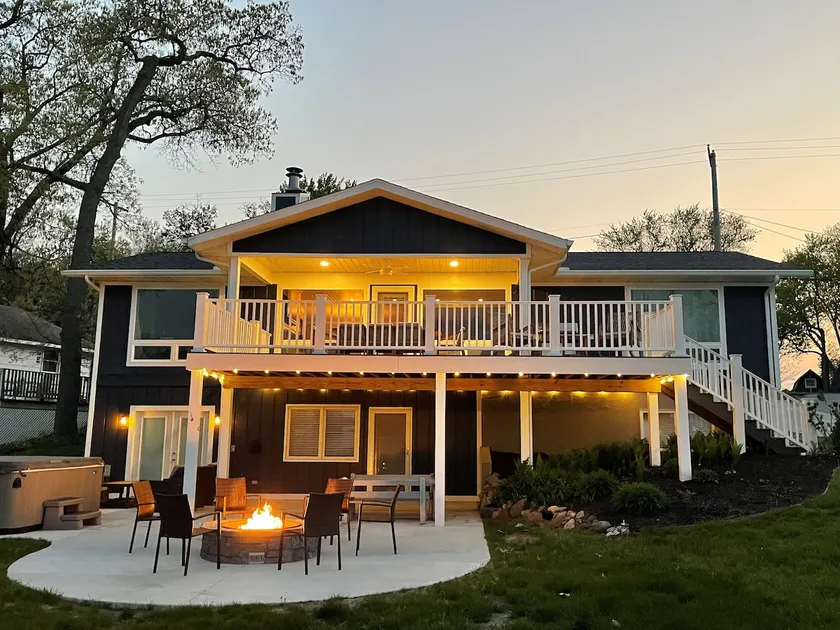 Beautiful Lake Front Home in Culver - Image 1