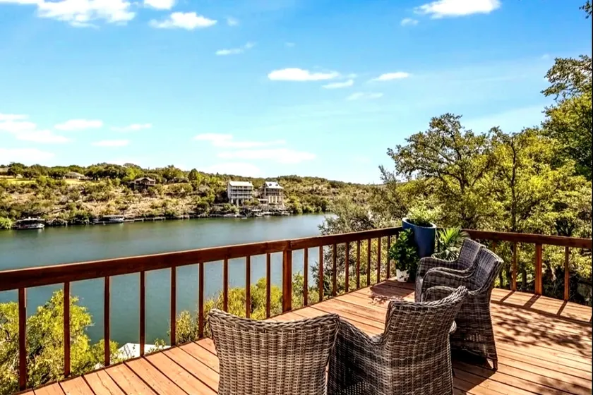 A rare find - bright gorgeous 3 bedroom home nestled on Lake Marble Falls! - Image 1