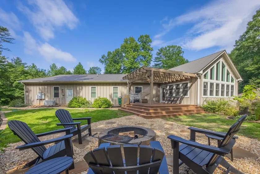 Secluded waterfront paradise on 56 beautiful wooded acres! - Image 1