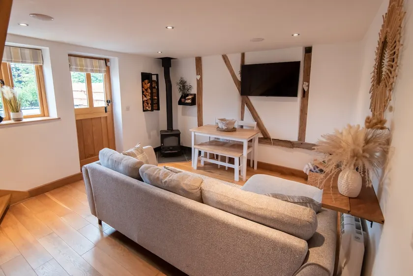 Deluxe Hot Tub & Log Burner - Bramble Cottage - Image 1