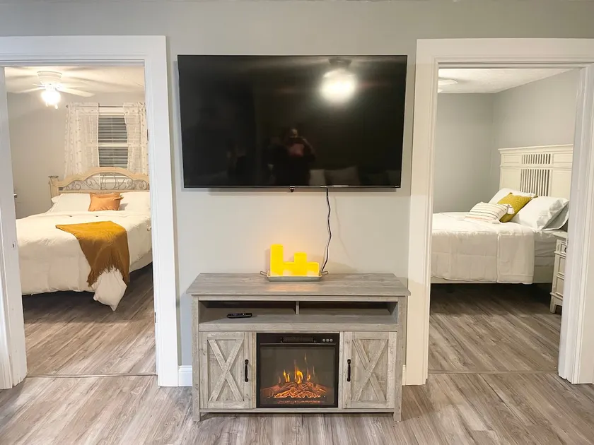 Country Hideaway- Cozy 4 BR- Fully Renovated! - Image 1